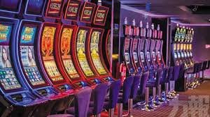 melbet app လောင်းကစား platform မြန်မာ ကစားသမားများ Slots Live Casino ကစားနေသည့် မြင်ကွင်း